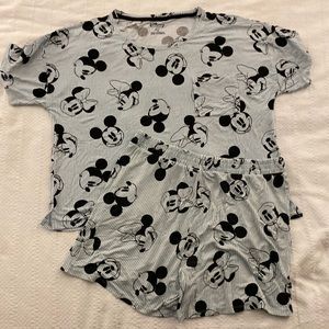 Disney Woman’s 2pc pajama set.